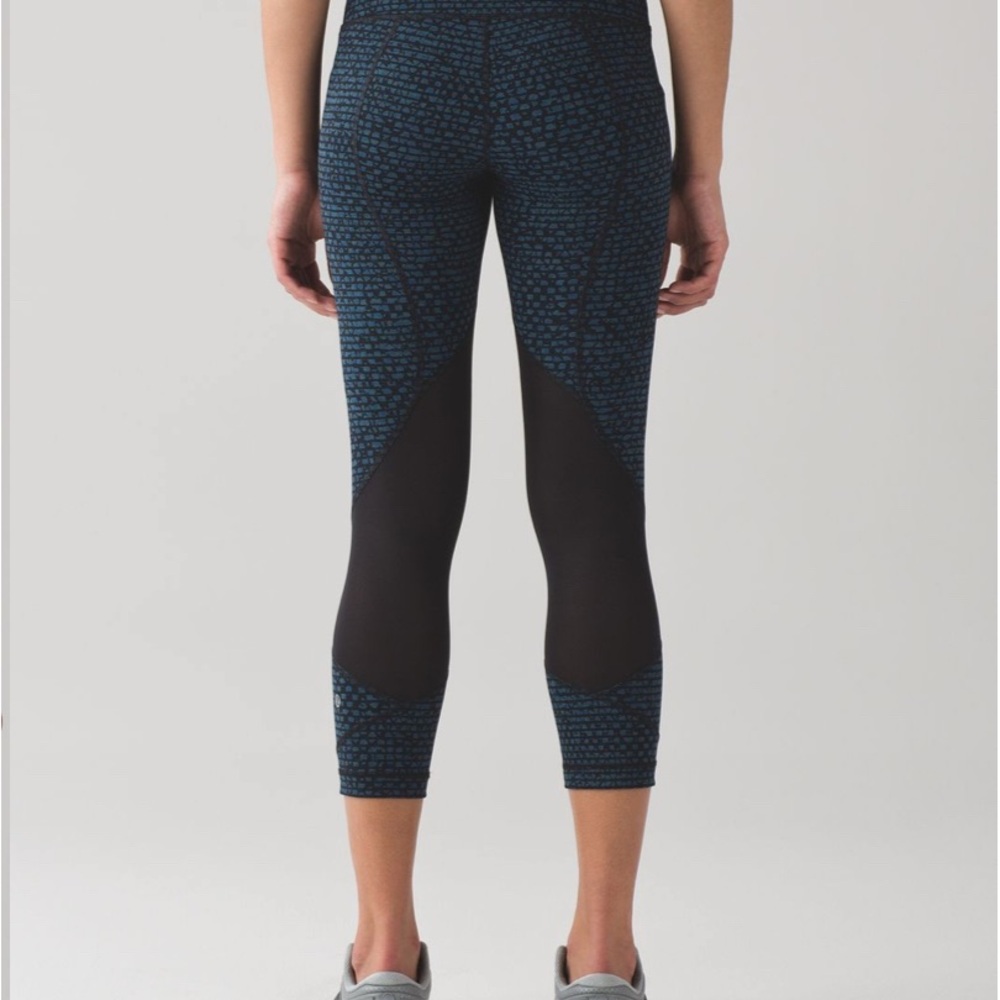 Lululemon Pace Rival Crop (19")
Shatter Weave Desert Teal Alberta Lake / Black - Picture 4 of 8